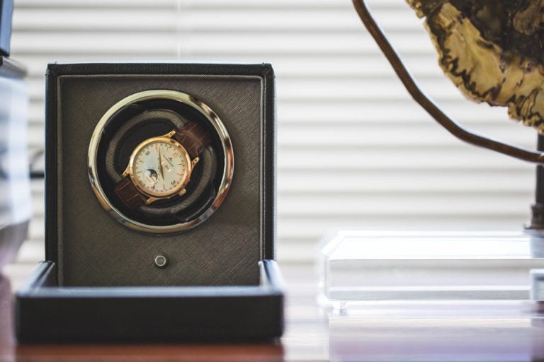 how-to-use-a-watch-winder-crown-caliber-blog