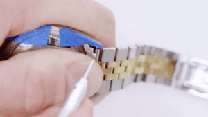 Installing the bracelet on a Rolex Datejust