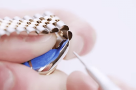 How to Remove a Bracelet | Watch with Lug Holes